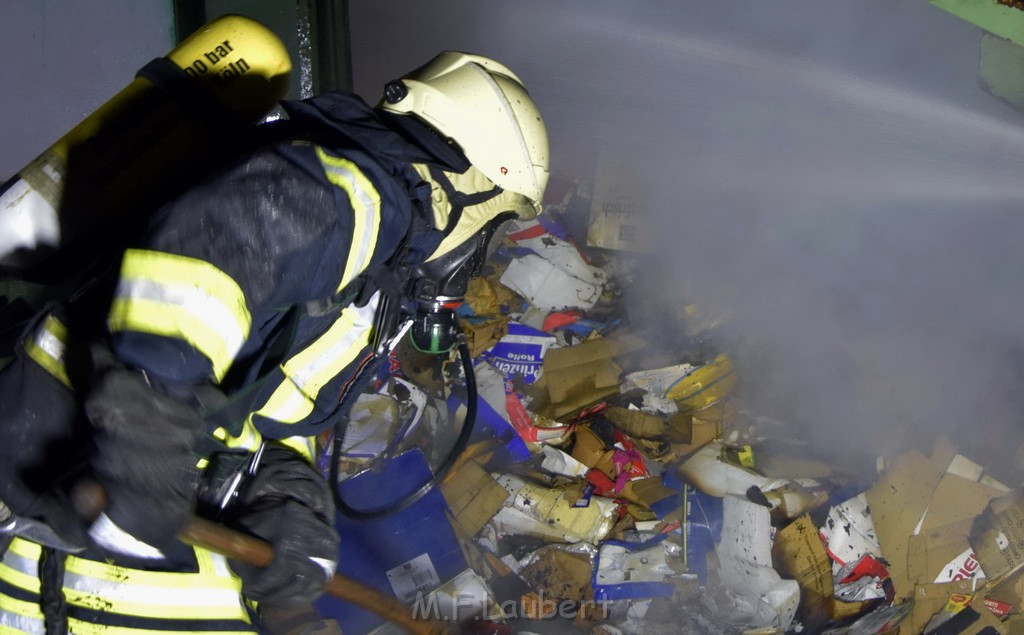 Feuer Papp Presscontainer Koeln Hoehenberg Bochumerstr P309.JPG - Miklos Laubert